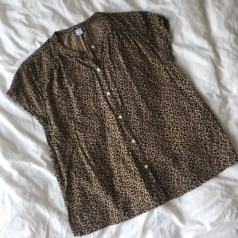 Old Navy Leopard Print Button-Up Top - Picture 4 of 13